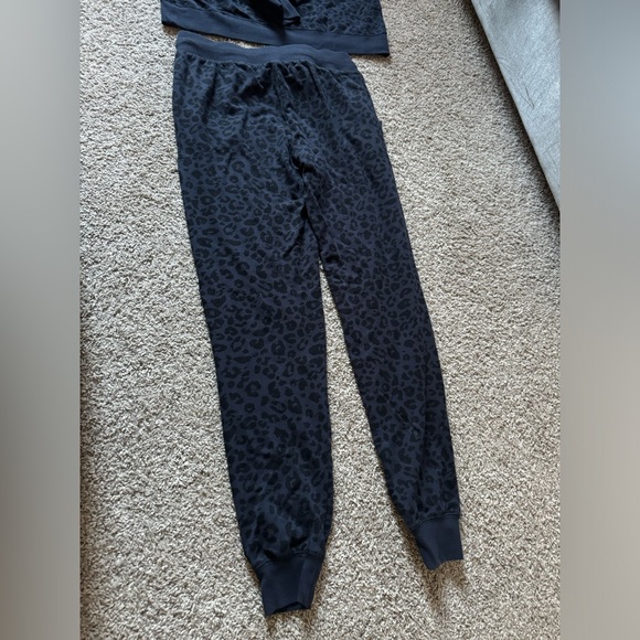 VS Pink Lounge Set - Picture 10 of 10